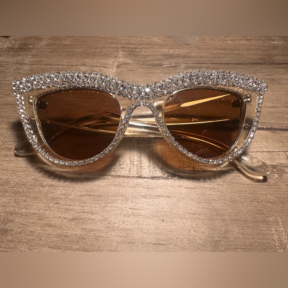 Woman’s cat eyes rhinestone bling sparkle sunglasses
